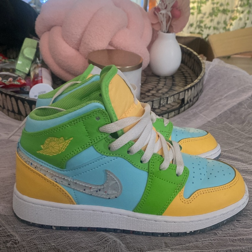 Multicolor Jordan 1’s - Picture 2 of 6